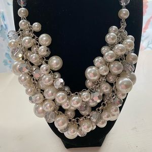Pearl and iridescent silver necklace with earrings